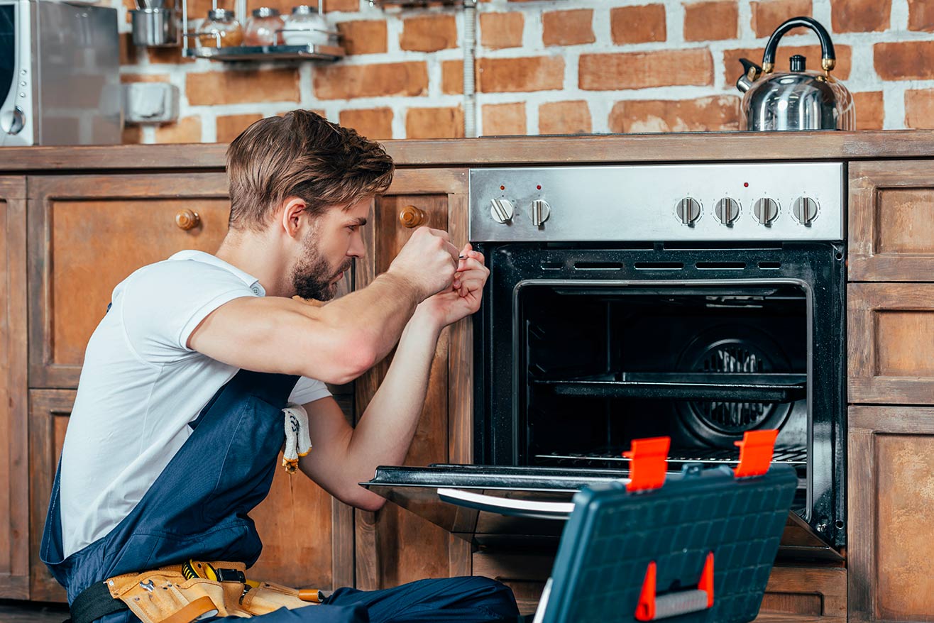 Choisir un réparateur de four à Gargenville : Pourquoi nous faire confiance ?
